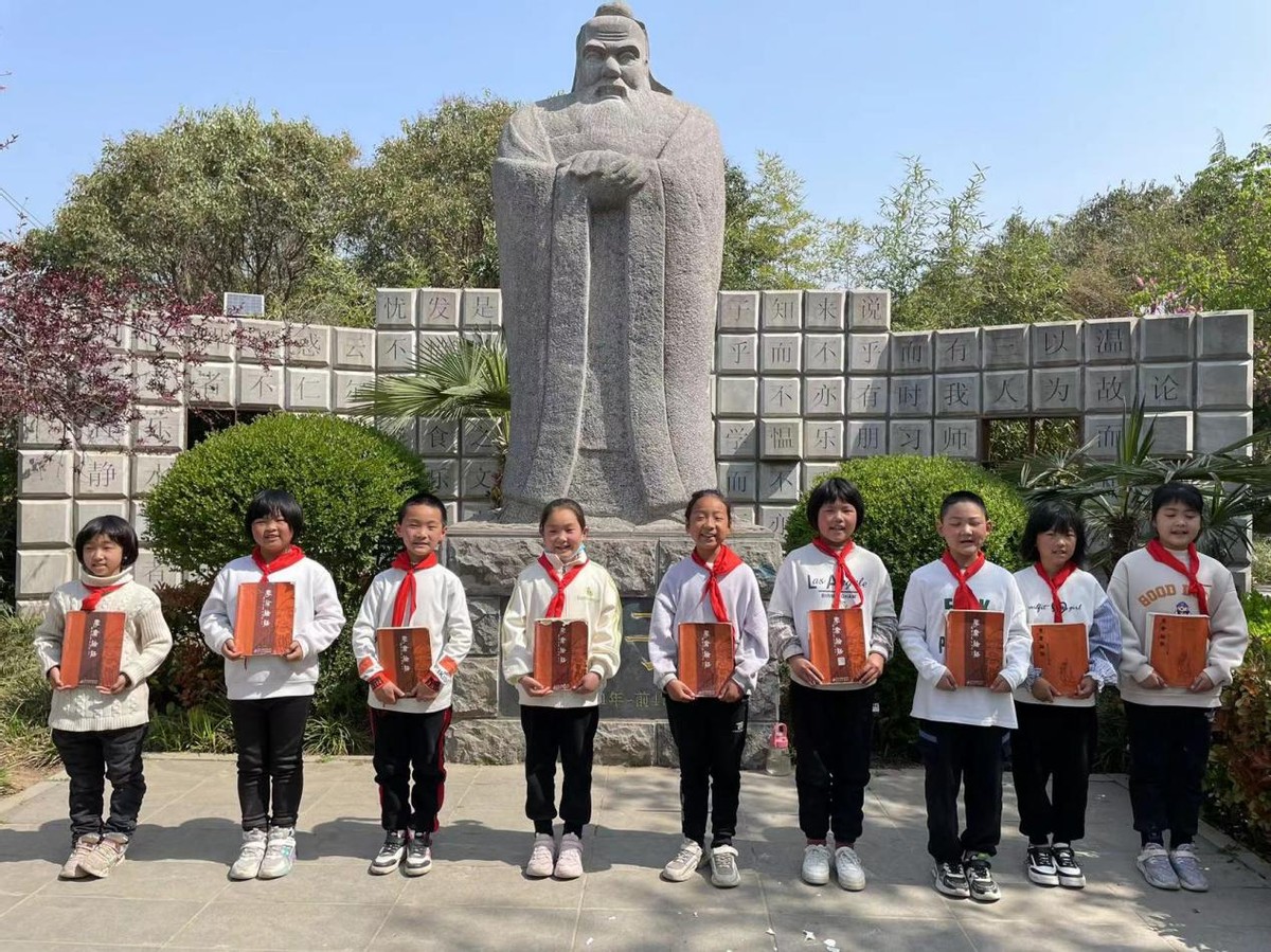 璇佃缁忓吀璇楁枃浼犳壙涓崕鏂囧寲濂崇敓,璇佃缁忓吀璇楁枃浼犳壙涓崕鏂囧寲鍙e彿