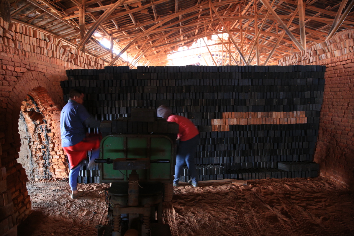辽宁富养女：一顿早饭300块，名牌鞋穿三次就扔，视爸妈为提款机