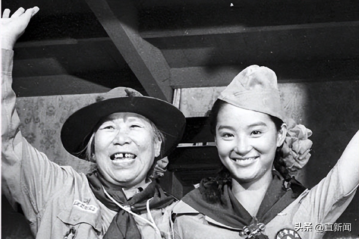 四行仓库之行马英九在西墙前久久伫立