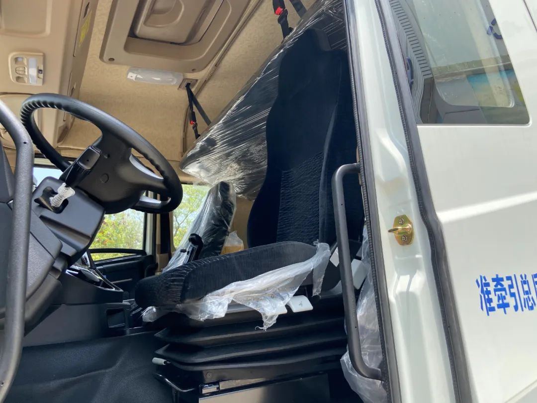 华菱汉马h7460马力牵引车多少钱,拉7吨挖机的自卸车