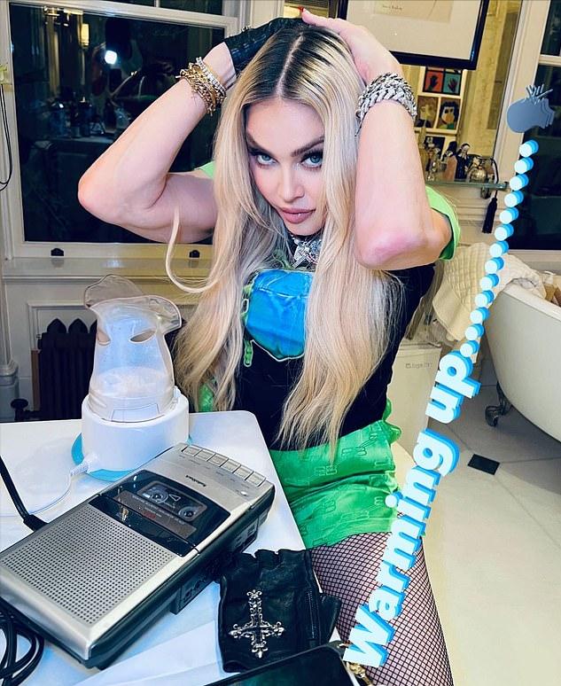 麦当娜16岁黑人儿子爱穿女装！抢妈妈的衣服穿，裹身长裙“妩媚”