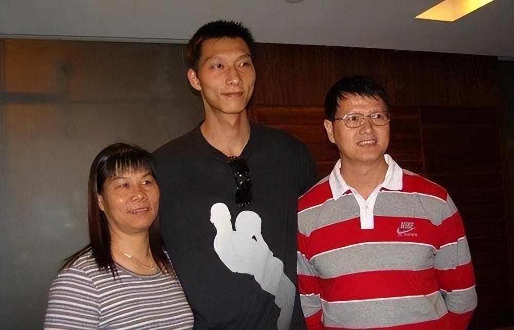 篮球运动员易建联多大岁数了,易建联的成功离不开父亲