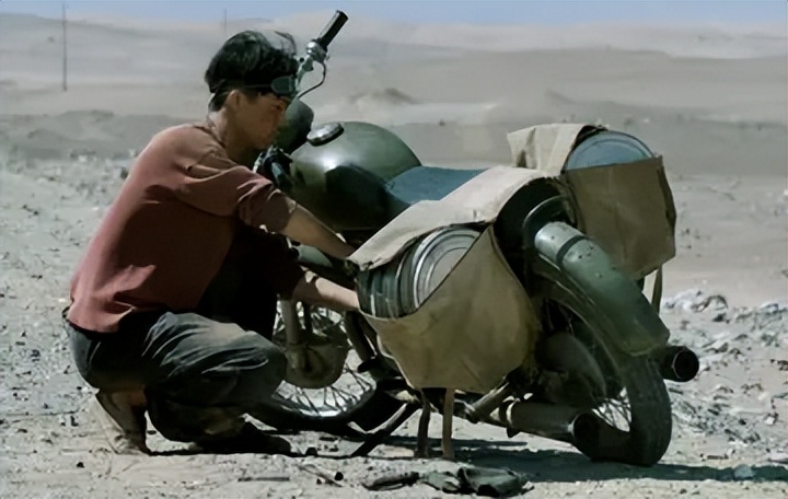 网络影评中，人们的的消费化语境，以及内巧之间的异同点