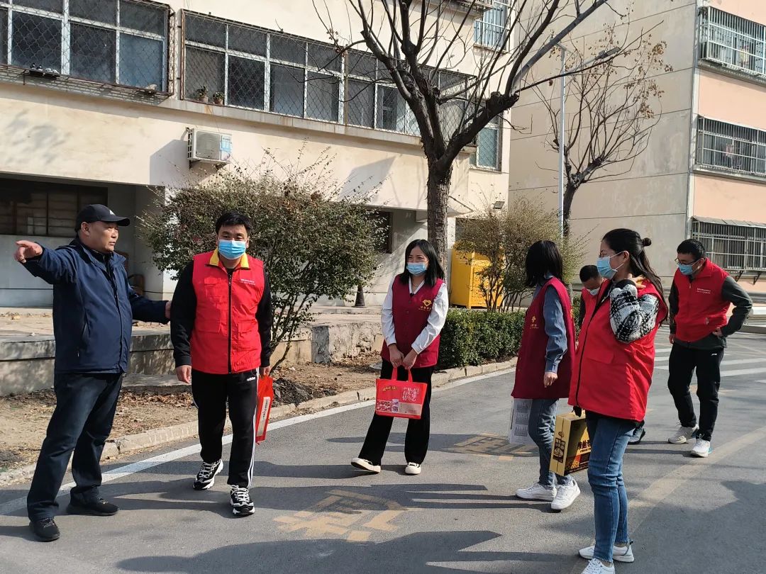 蒙阴街道新华社区:弘扬雷锋精神,服务居民群众