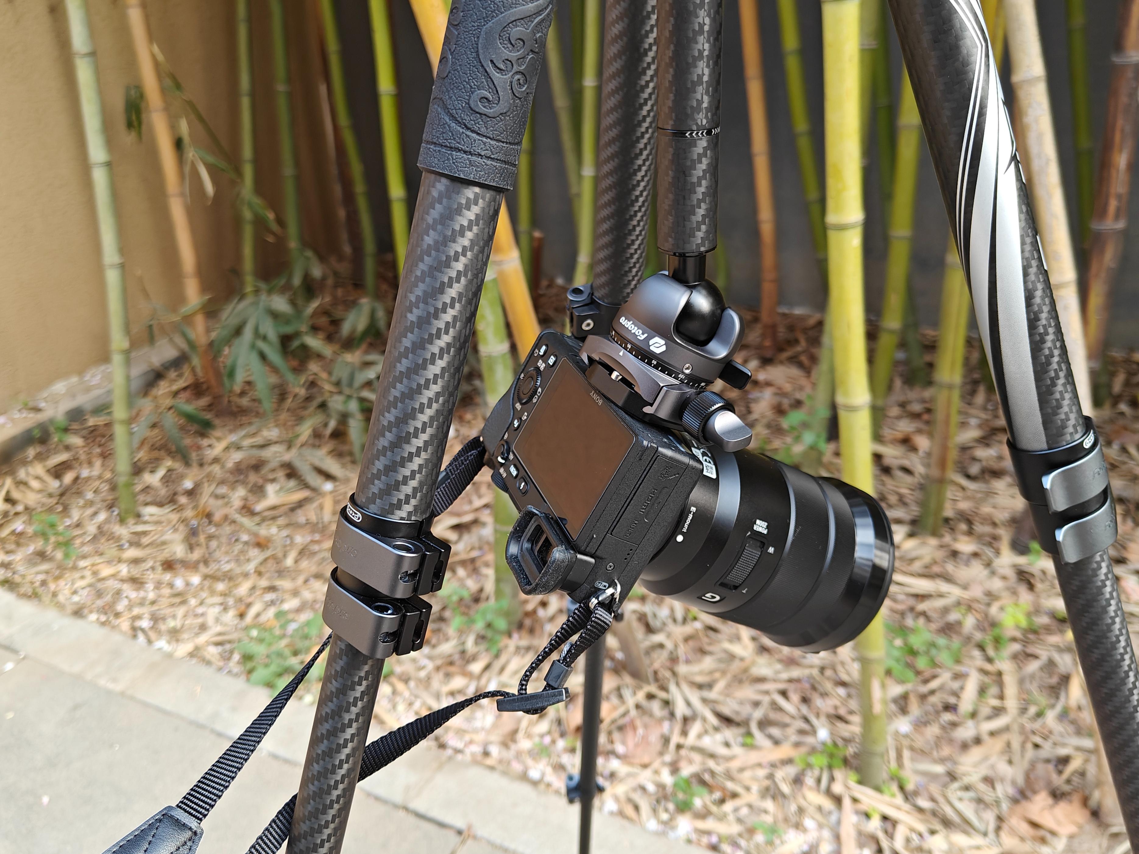 轻便小巧的自拍三脚架,多功能充电运动相机三脚架推荐