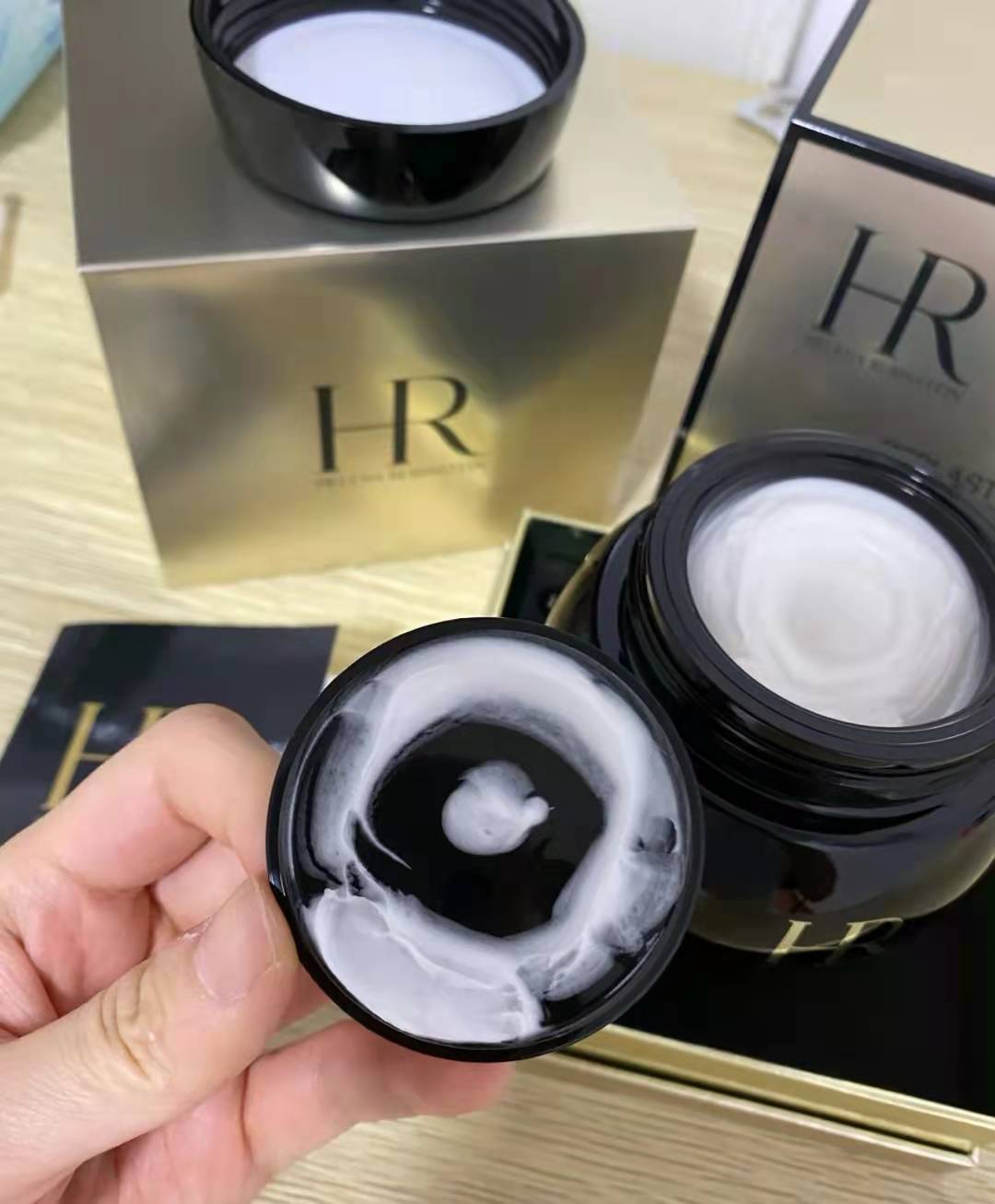 海蓝之谜面霜和赫莲娜黑绷带测评,海蓝之谜经典面霜跟乳霜哪个好用