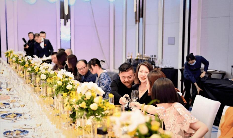 杭州一男子200万与女子签5年*养包**协议，2年后又起诉要回，结局？