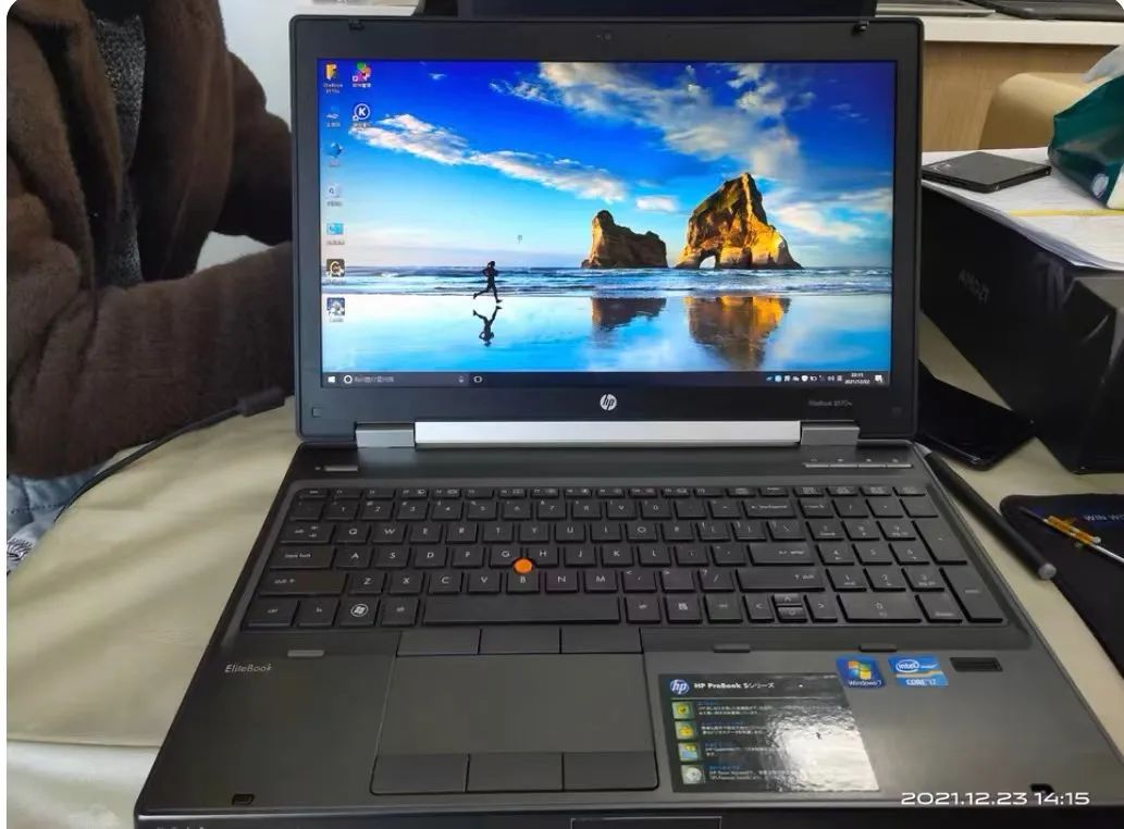 【故事二】在闲鱼买到货不对版的二手笔电如何举报卖家交易诈骗