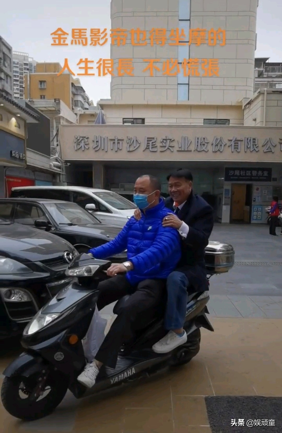 偶遇帅哥路人视角公交,偶遇骑摩托车视频帅气男