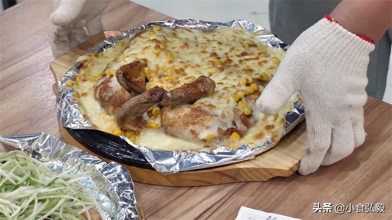 小伙子卖烤鸡一个月挣80个亿,广东打工小伙失业