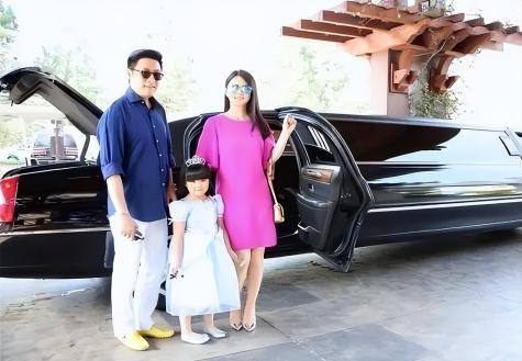 炫富一姐李湘：早餐花7000元，富养女儿惹争议，被王岳伦戴绿帽