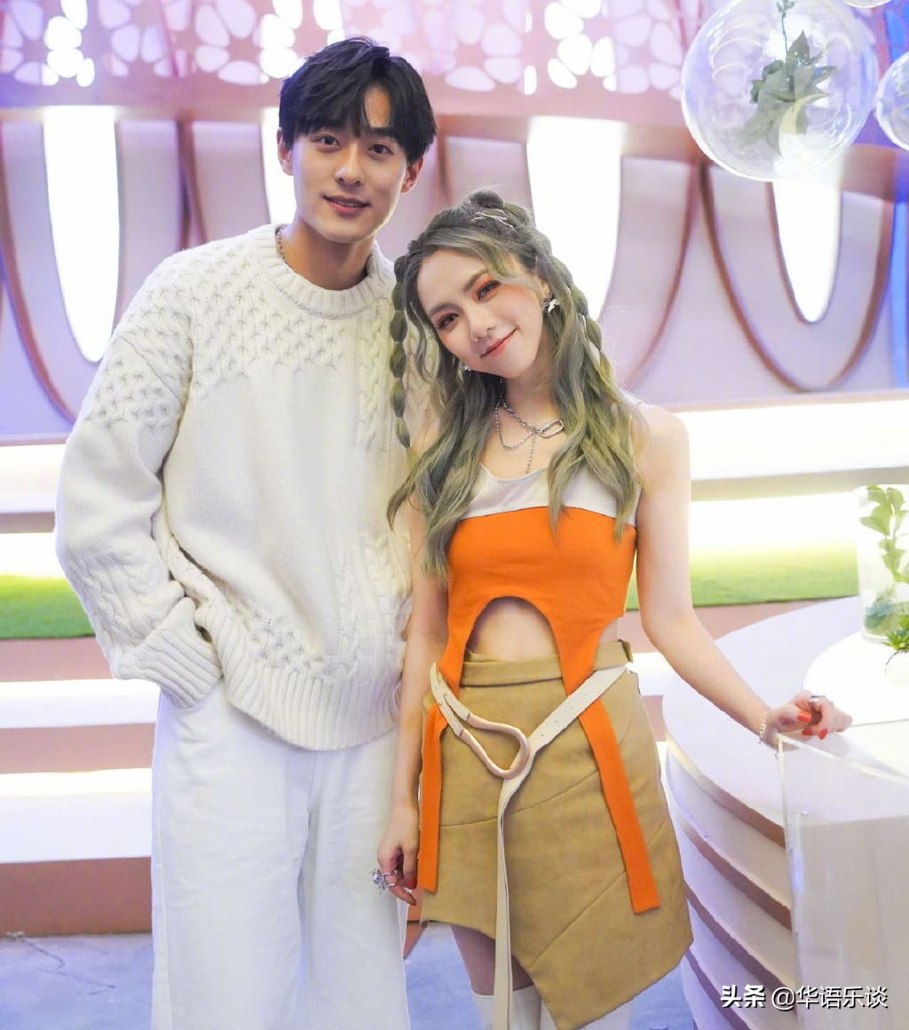 周杰伦收费价目表,邓紫棋周杰伦收入