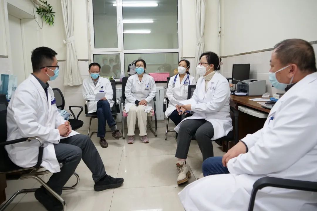 八旬老人瘫痪在床，微创手术重获新生——秦皇岛北医三院神经外科派驻专家为秦皇岛高危患者切除胸椎管肿瘤