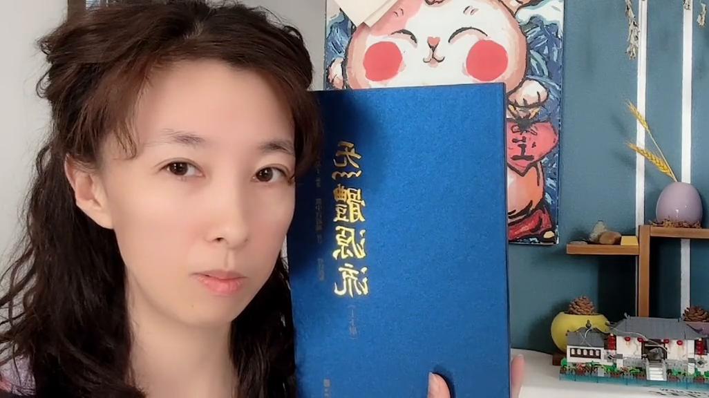 挺着大肚子的专家,瑜伽体态大师