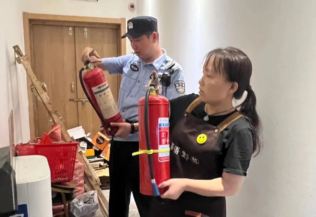 警方开展夏夜治安巡查宣防,古城派出所开展夏夜治安巡查宣传