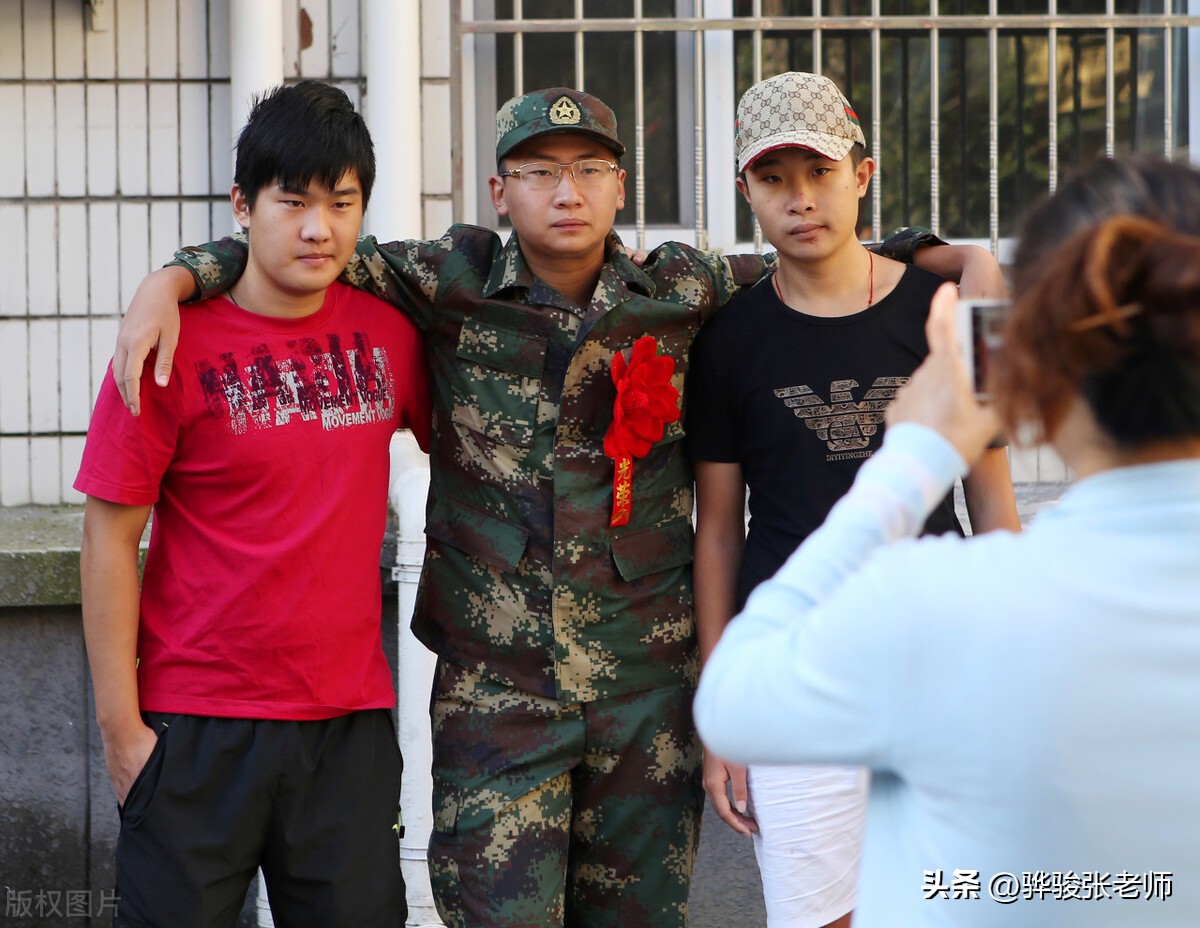 大学生成参军入伍主力军，专科生占一大块，在部队收入到底如何？