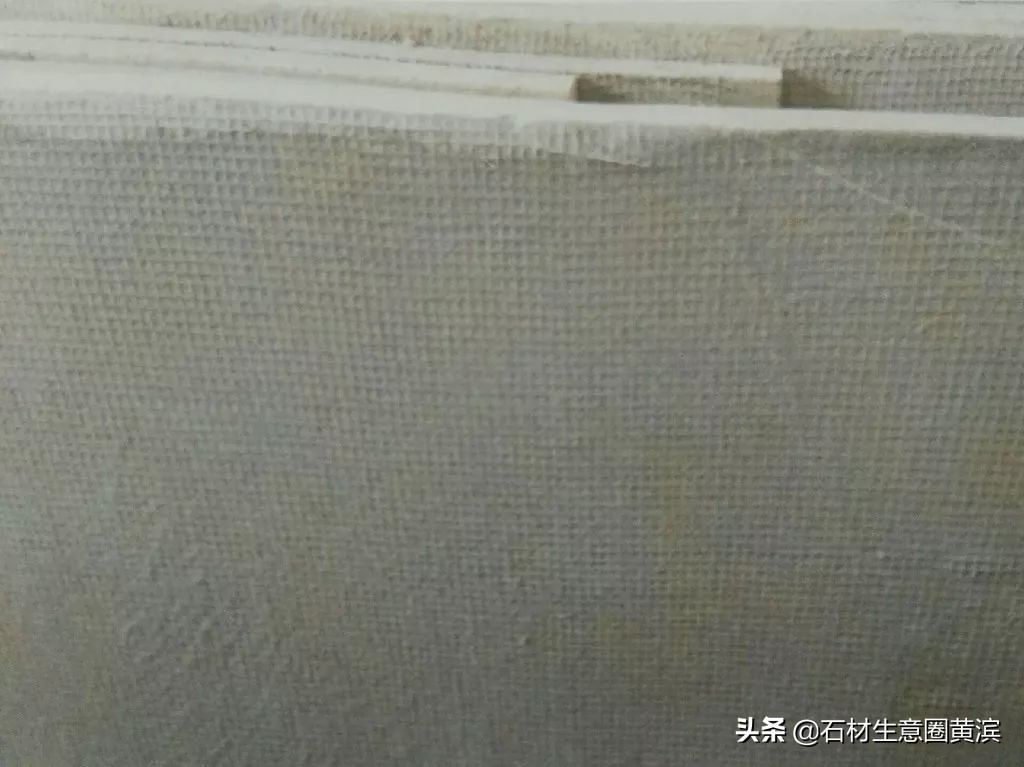 防止石材地面空鼓应采取哪些措施,大楼外墙下地面洒水石材空鼓塌陷