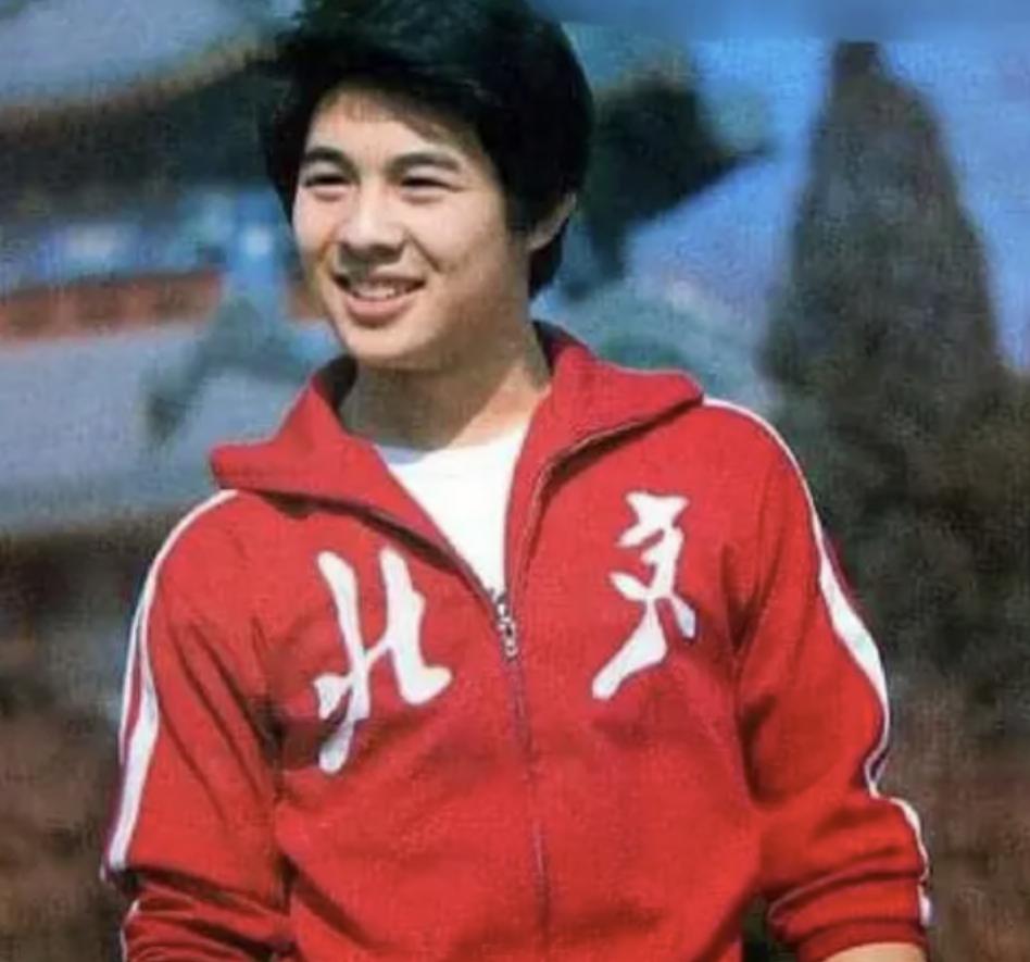 原来吴京真没吹牛！李连杰出脚就是杀人技，计春华：我抗不住一脚