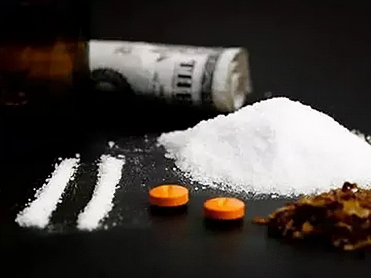 上海小伙成墨西哥毒枭,却未向中国贩毒,密室中成捆美钞垒成高台