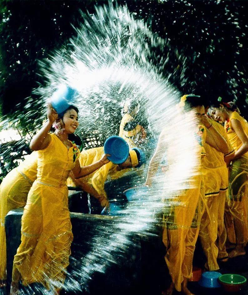 老挝泼水节真的好玩,老挝泼水节有多厉害