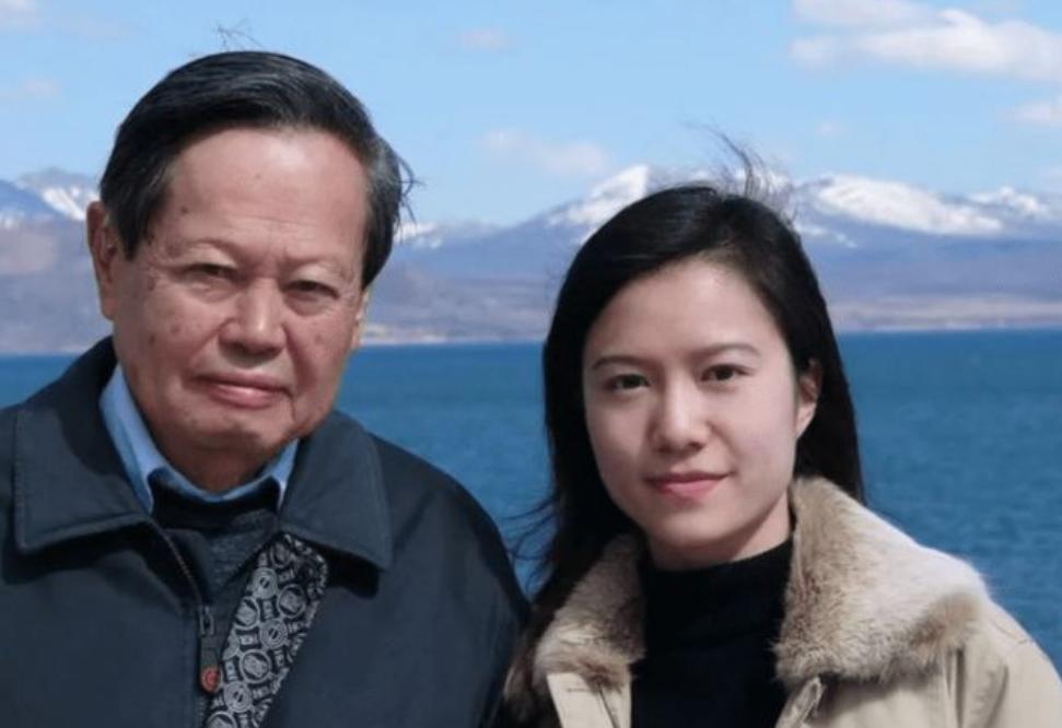 翁帆与杨振宁结婚生活状况怎样,杨振宁和翁帆结婚的当年现状