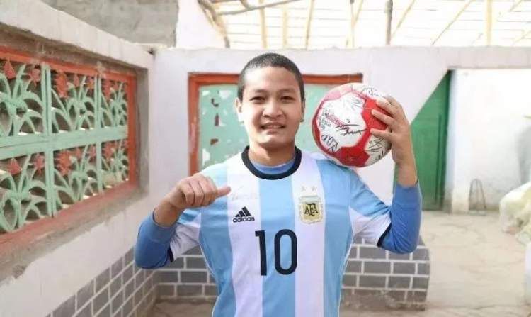 以足球为纽带、以友谊为桥梁！宝山、叶城共绘多彩体育画卷