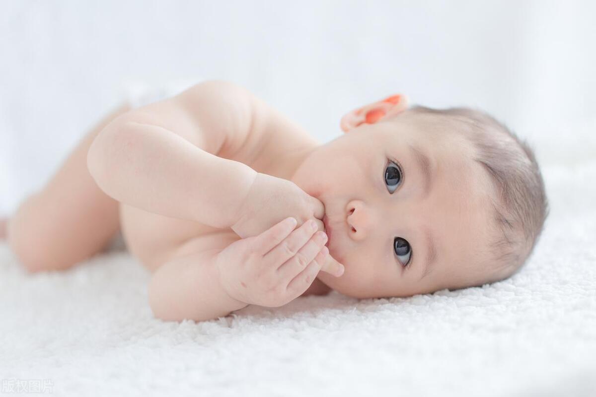 宝宝摔倒头朝地怎么办,宝宝头着地摔地下