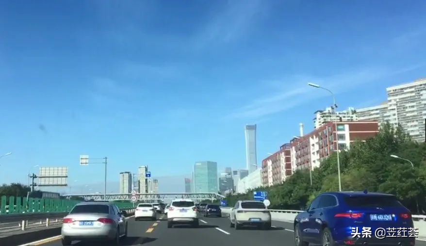 季节、汽车、马路和我​——作者：朱立红（第八首诗歌）|苙荭荟诗