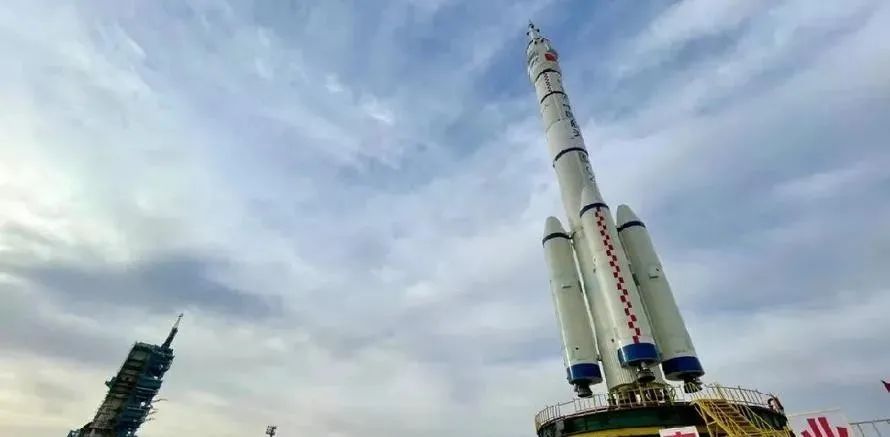 高考热点话题预测|神舟14号发射太空浩瀚，向航天事业致敬