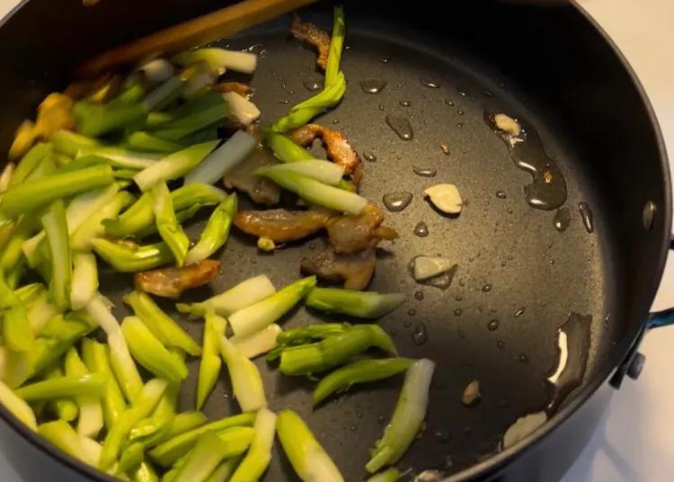 这5种绿叶菜，比牛奶含钙高，每天吃一把，全家老小钙都补足了