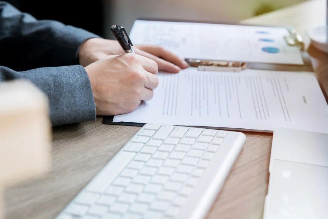 民法典中信用卡逾期,信用卡违约金有法律规定吗