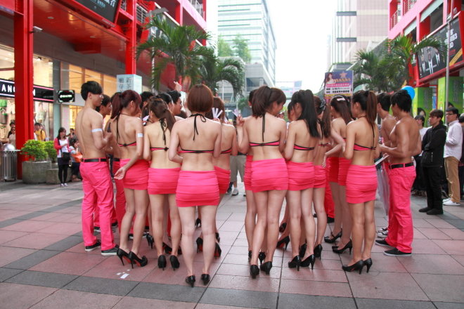 台北红粉女，黑衣人，魔幻客