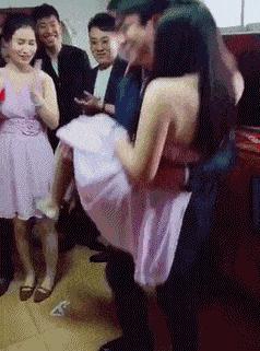 虽然我不会去纹身，但这些纹身确实有点意思：把肢体变成尺子