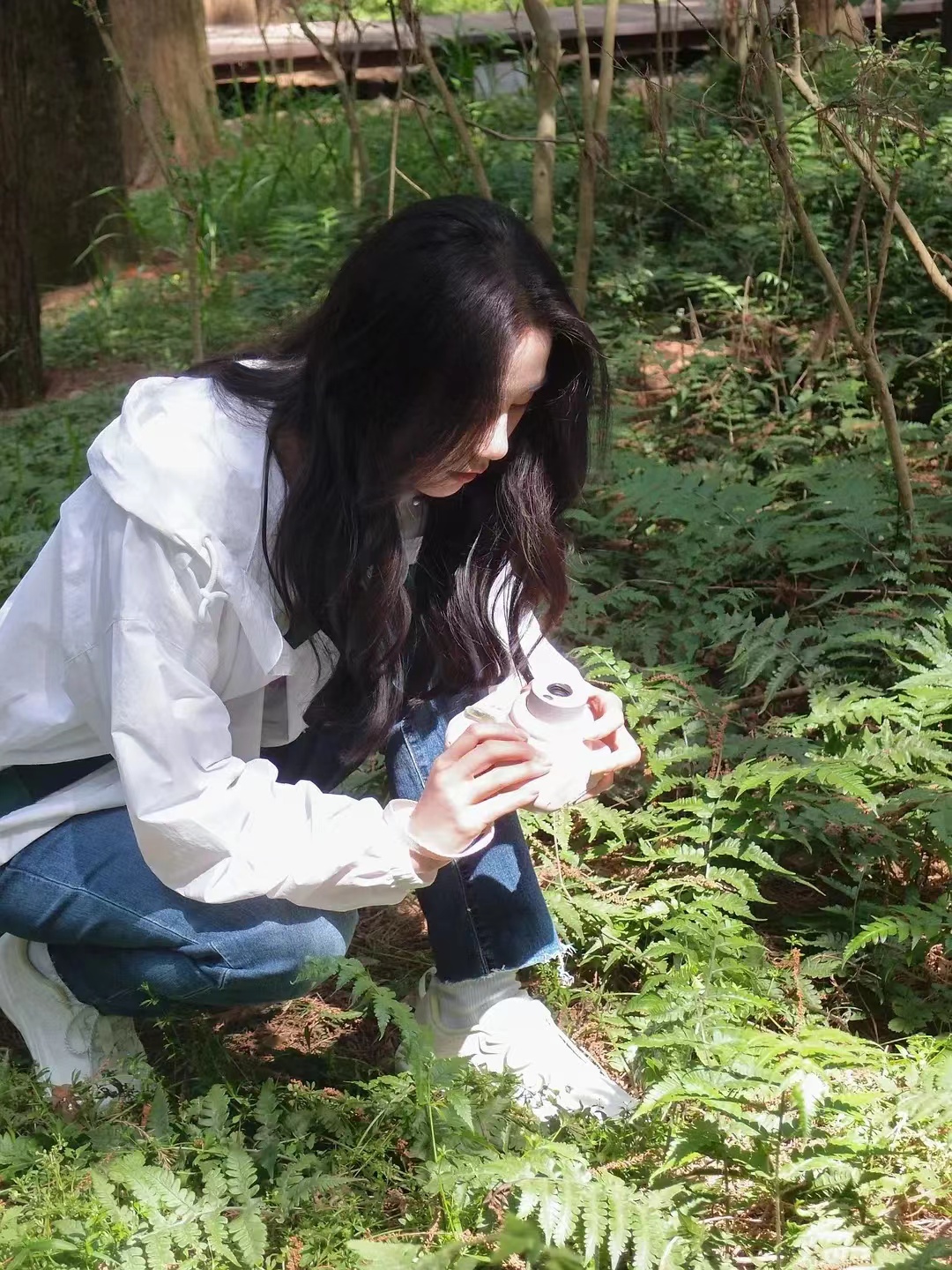 刘诗诗出席活动休闲运动穿搭,刘诗诗一袭粉裙优雅精致