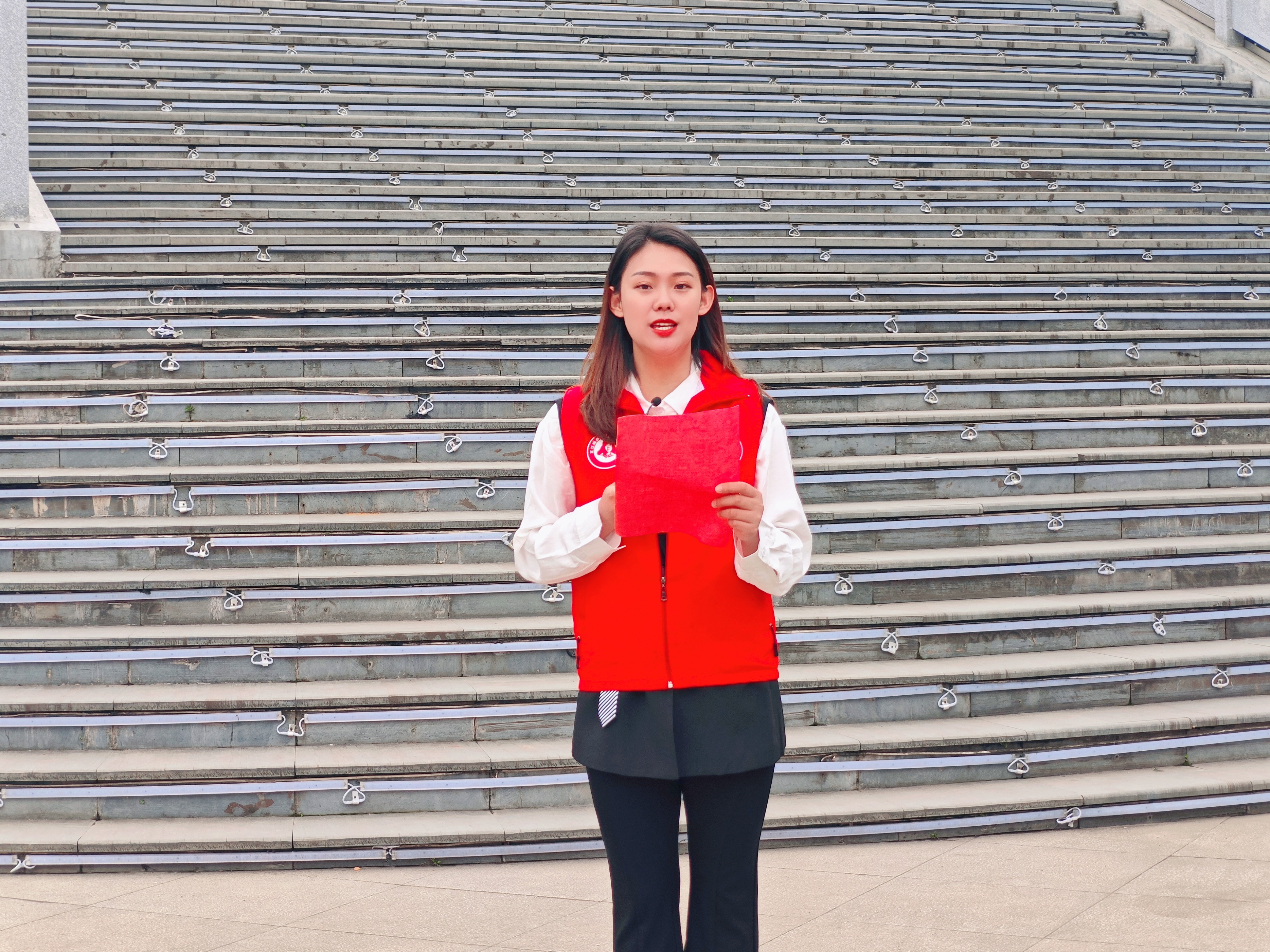 芷江县举行“为爱同行因爱绽放”公益徒步活动