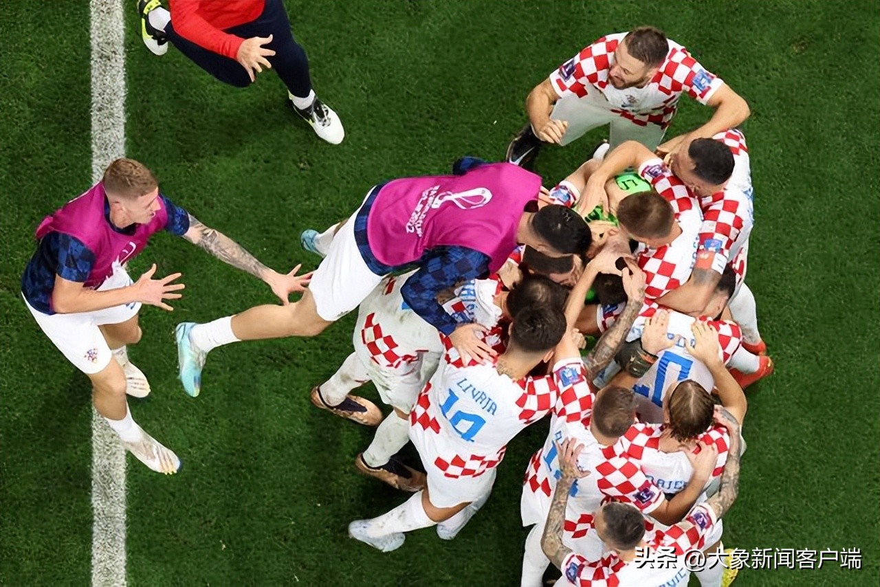 观天象丨“亚洲之光”日韩虽败犹荣中国球迷狂吃柠檬：为什么我们不行？