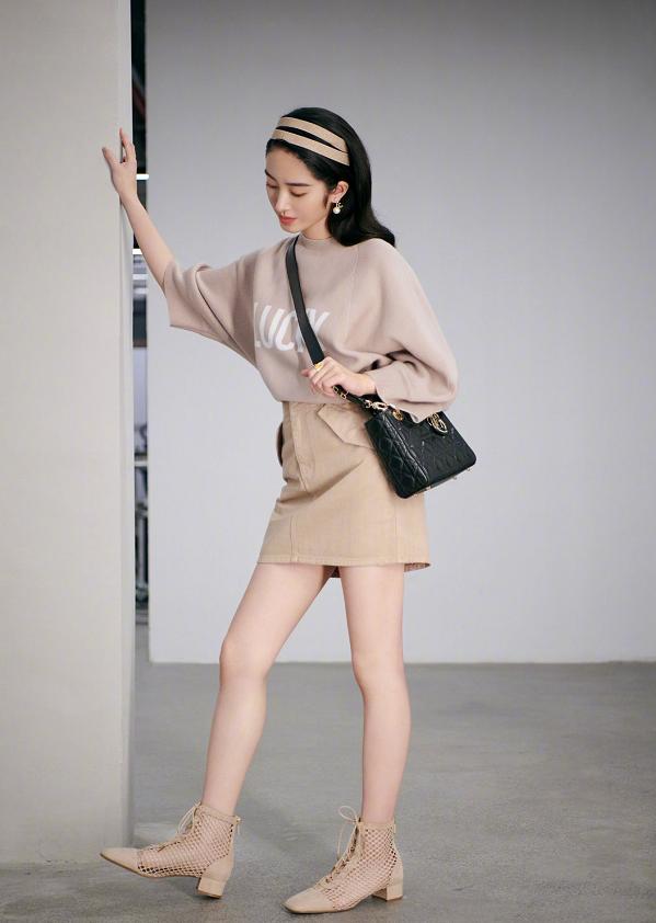 杨采钰西装裤搭配,杨采钰穿高级复古装