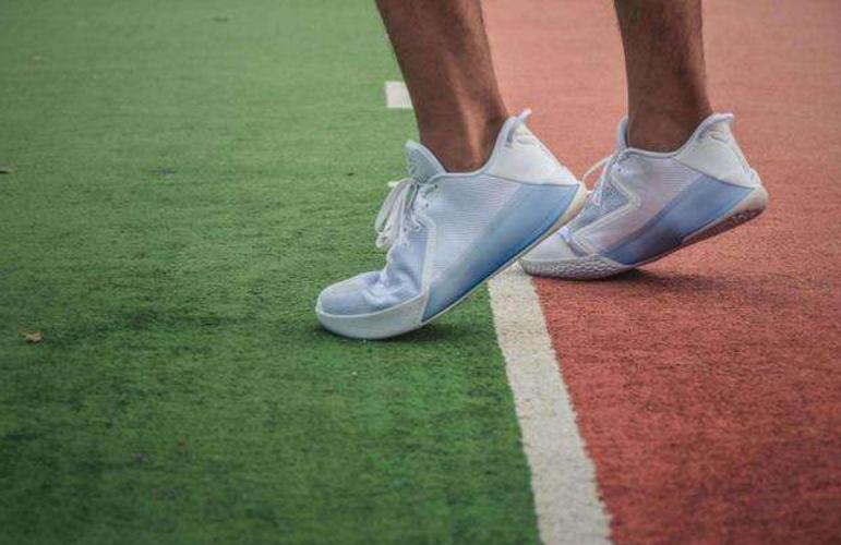 懒人瘦成筷子腿学生党,瘦腿动作来了3天瘦出筷子腿