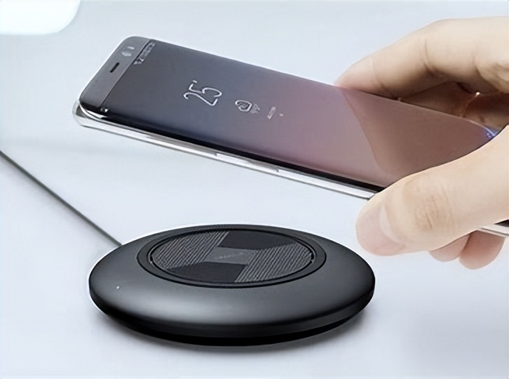 现在手机电池一定要充满才能拔吗,手机充满了不拔对电池有影响吗