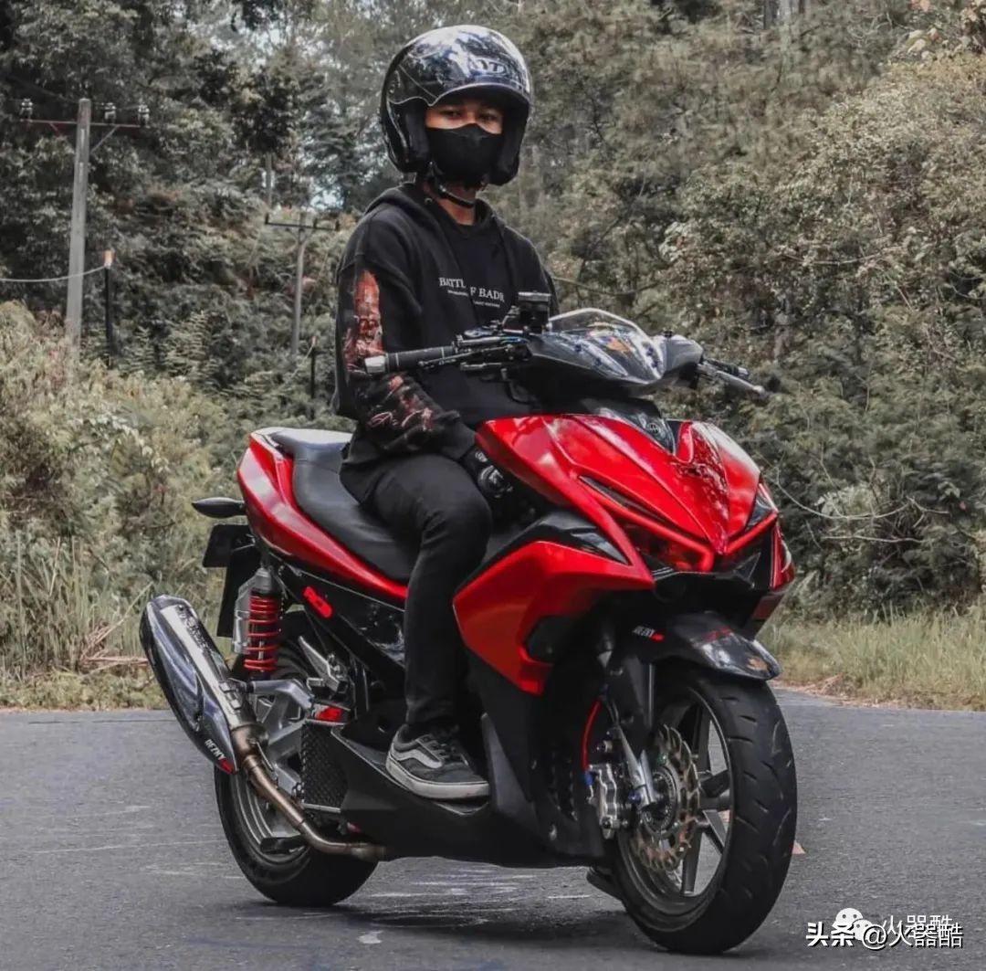 雅马哈nvx155帅气视频,aerox155与nvx155哪个好