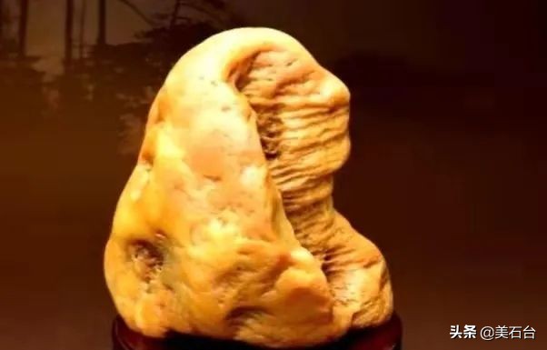 这小学教师用8800元买下一拖拉机的黄蜡石，转手卖出88万