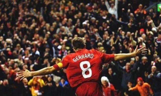 足坛进攻最强后卫,世界足坛现役最佳进攻型中场是谁