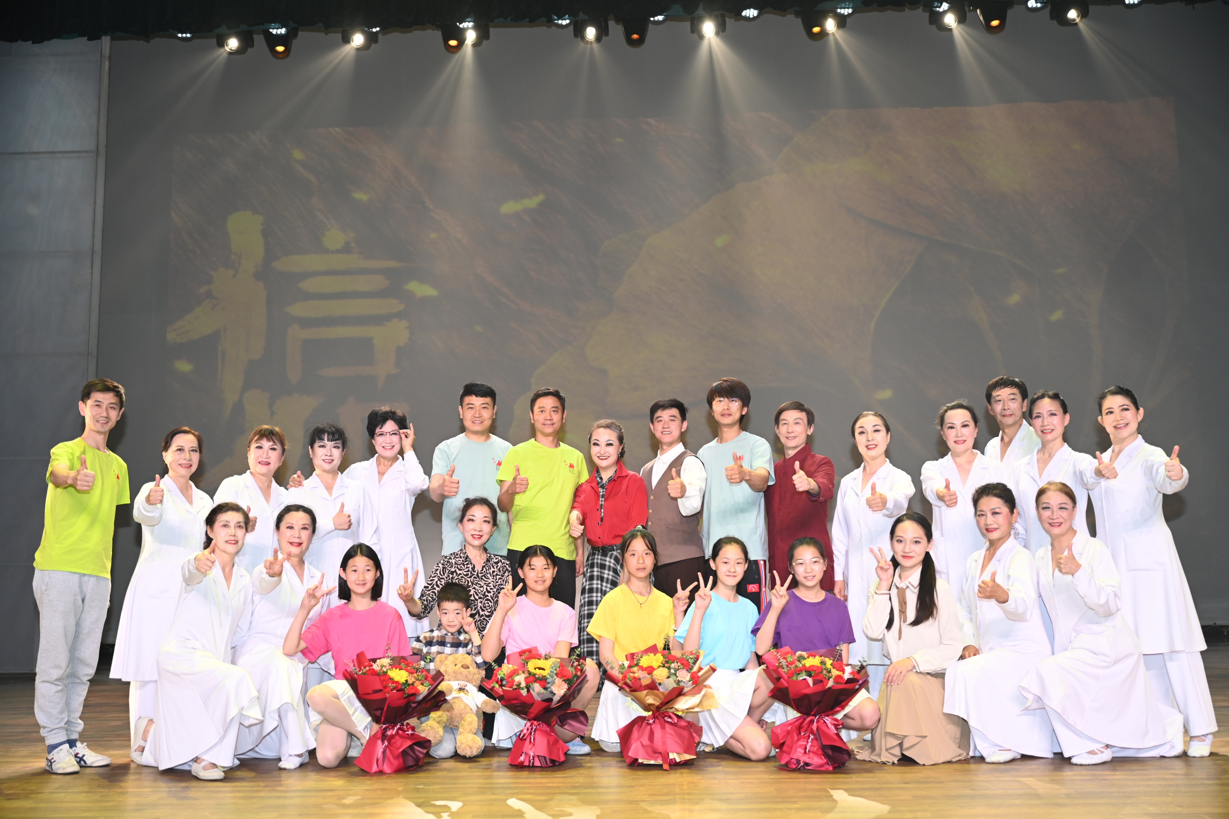 平均63岁的圆梦舞剧团用信仰诠释信仰如钢