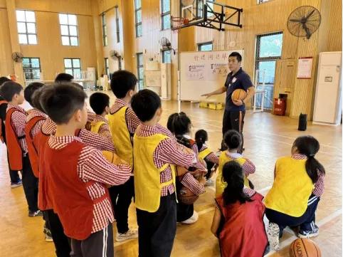 加拿达外国语学校排球队,加拿达外国语学校