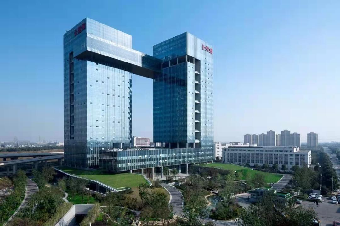 榜首金螳螂受恒大爆雷影响，去年巨亏50亿，现如今情况如何？