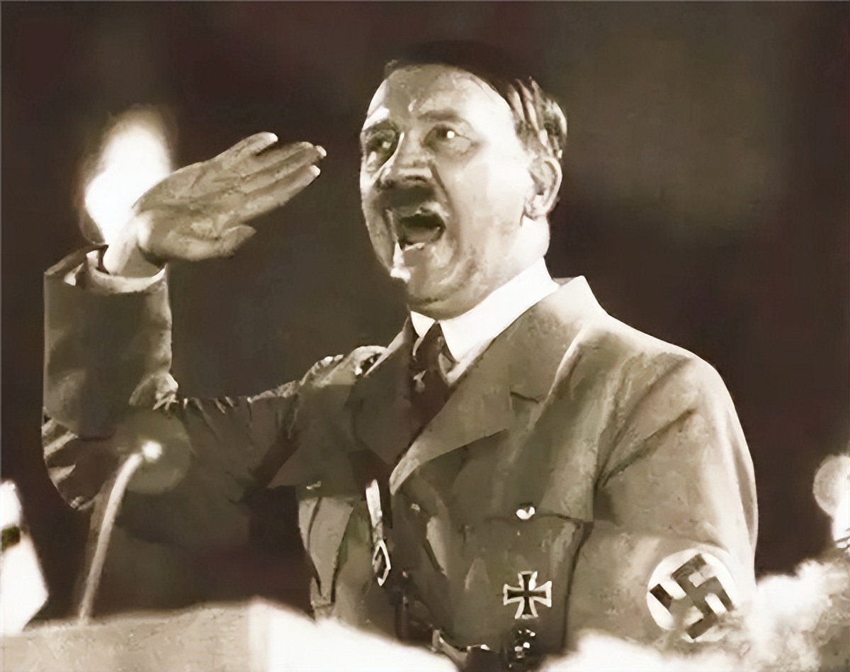 320名纳粹漂亮女兵：怕被苏军报复，狂欢后集体选择自杀