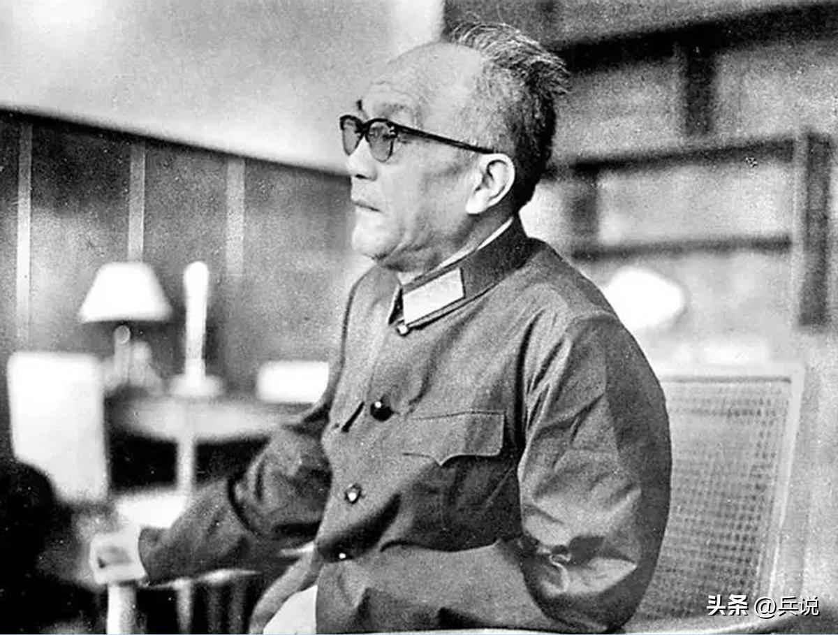 黄大将四十不惑，就被称作“黄老”，最大标签是“敢说”