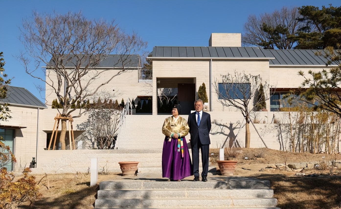 韩国总统文在寅夫人今年多大岁数,韩国前总统文在寅的个人简历