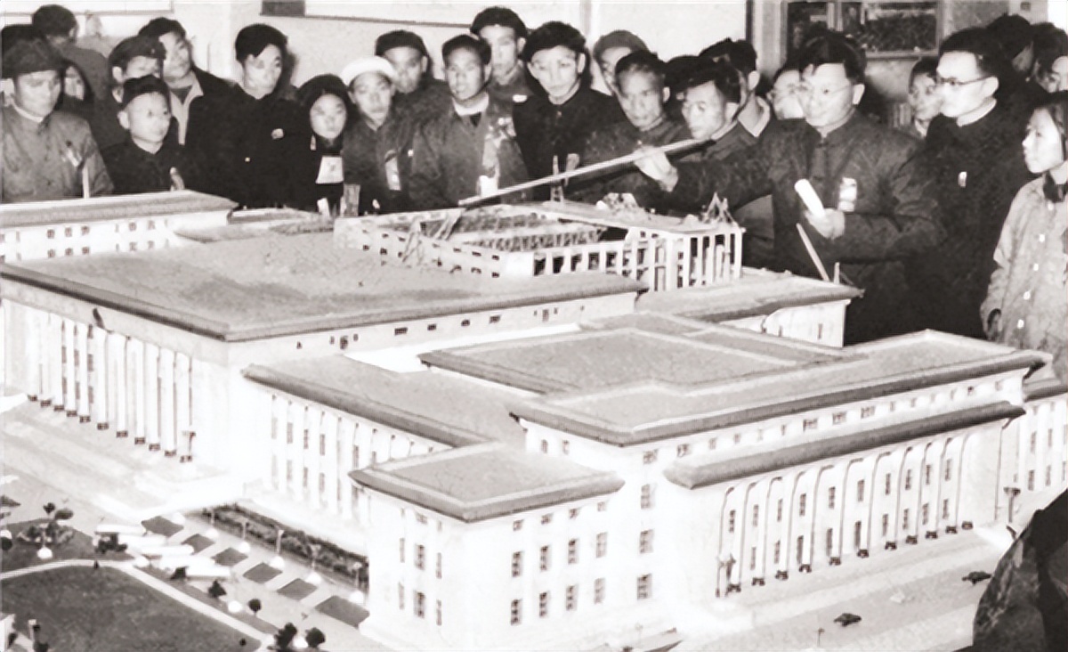 人民大会堂用了多少钢筋,人民大会堂建筑奇迹