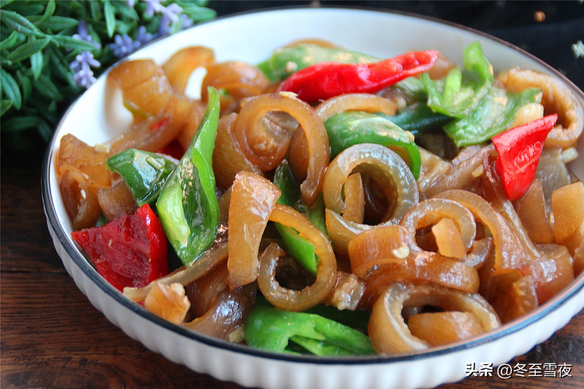 买猪肉剩下的猪皮,带猪皮的肉能炒菜么